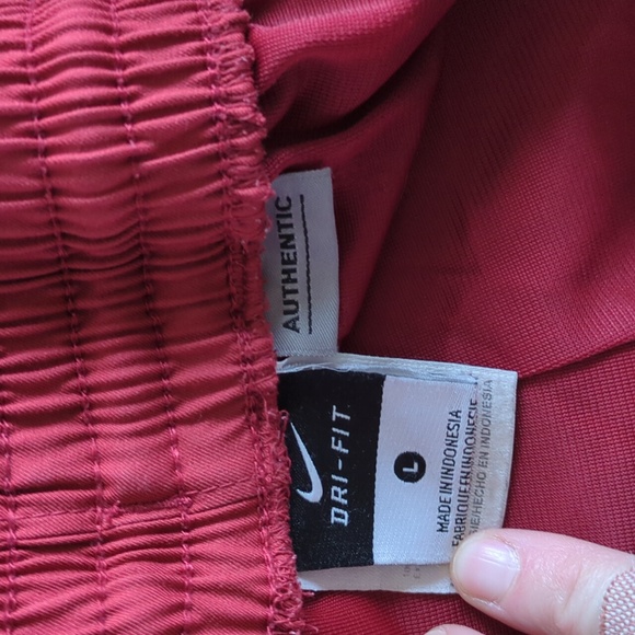 Nike men's Washington State University basketball shorts. Size Large - Picture 2 of 7